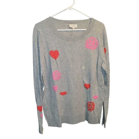 LOFT Sweaters - 🩷 3/$15 Loft Gray Sweater with Pink and Red Heart Design, Large, NWT
